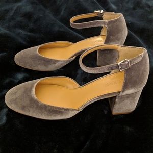 Grey velvet Mary Jane Pumps